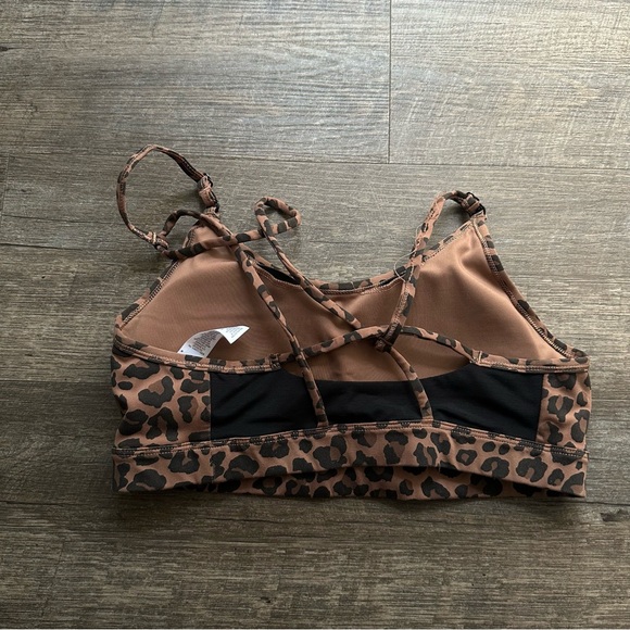 Nike women’s cheetah Print Sports Bra - Picture 2 of 3